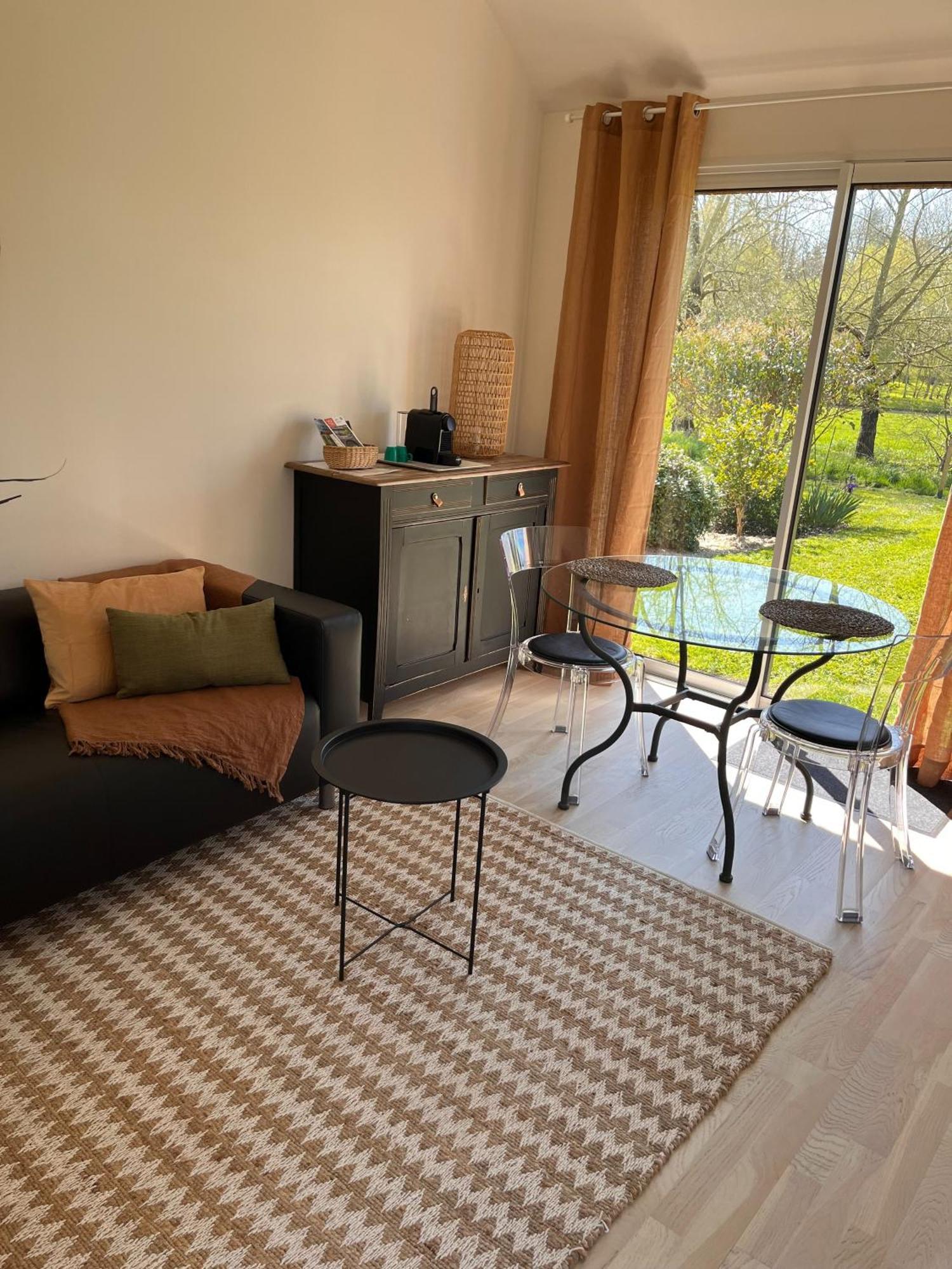 Bed and Breakfast La Sellerie Romagne  Экстерьер фото