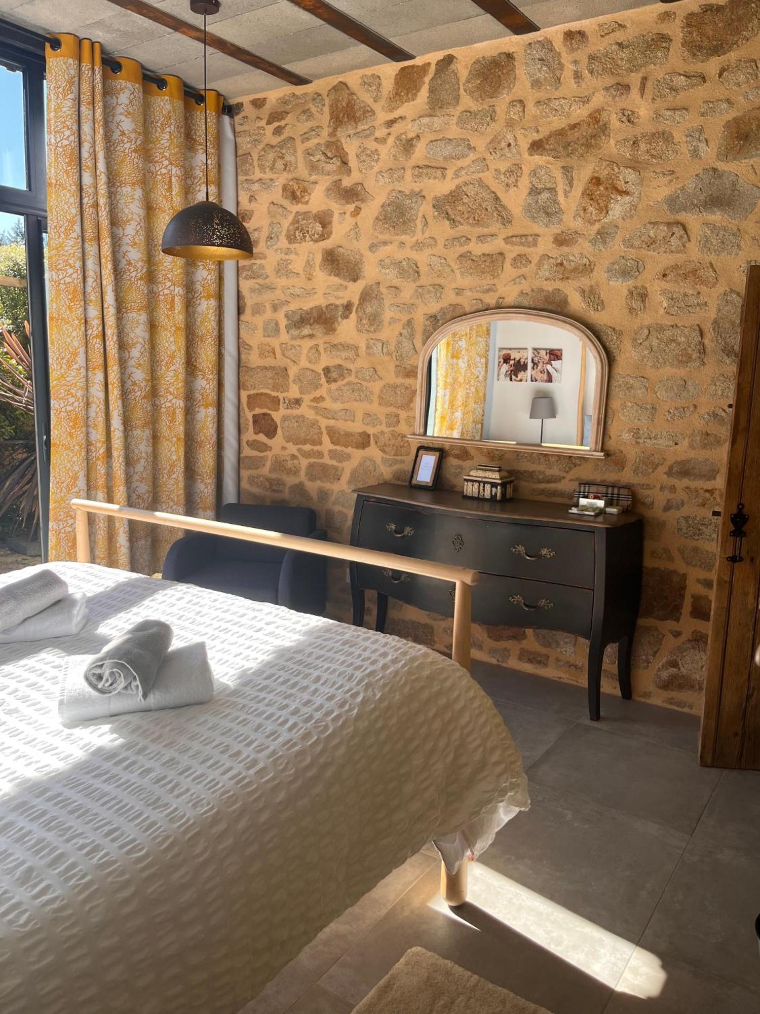 Bed and Breakfast La Sellerie Romagne  Экстерьер фото