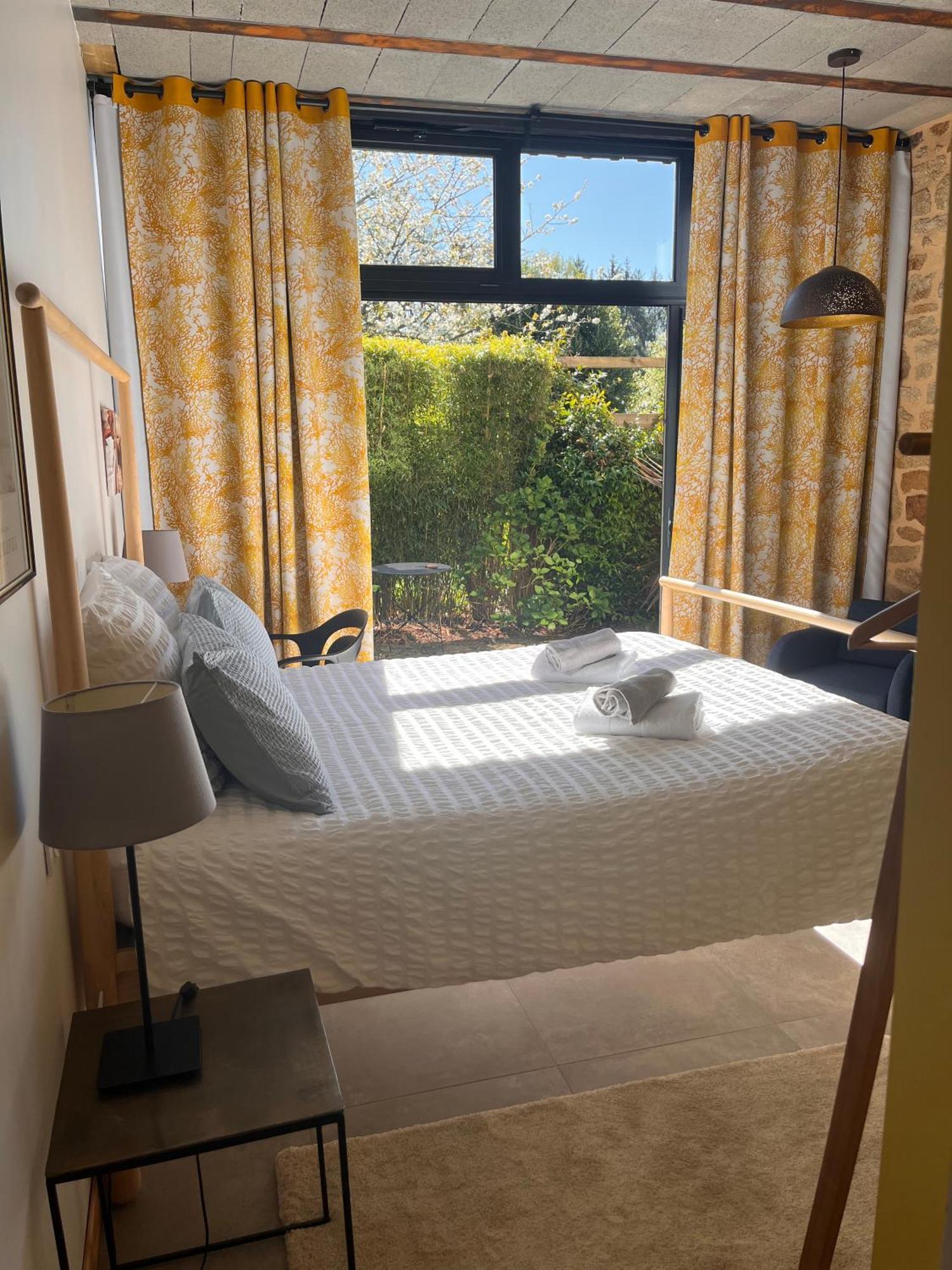 Bed and Breakfast La Sellerie Romagne  Экстерьер фото